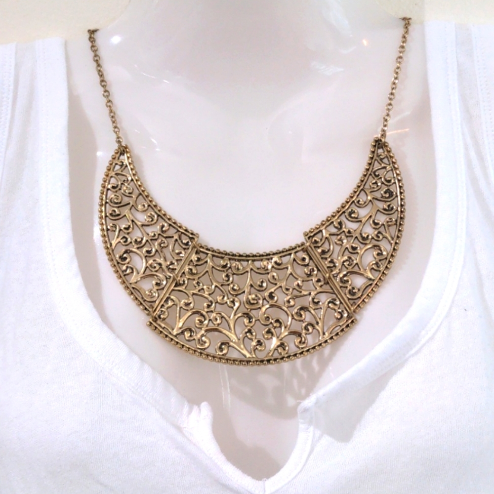 Bib necklace